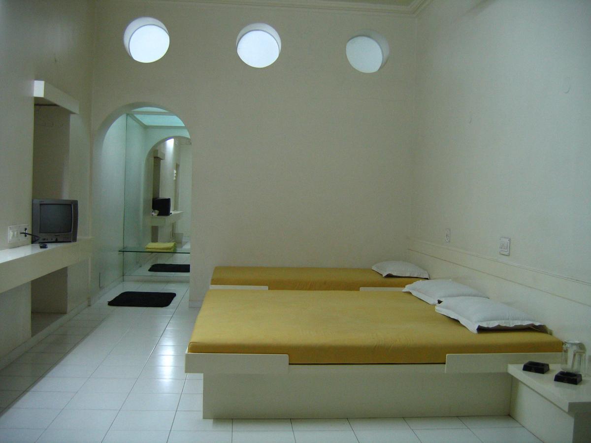 Hotel Plaza -Booking For Foreign Tourist- Jalgaon Buitenkant foto